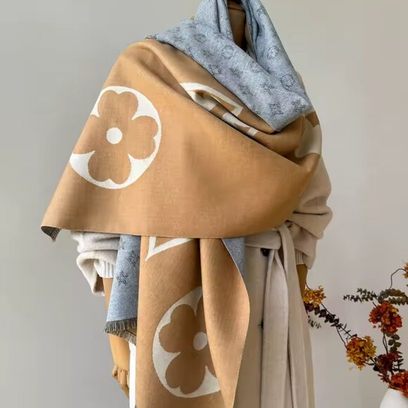 NEW! LUXURY HIGH END VIBES WRAP SCARF SHAWL - Picture 3 of 3